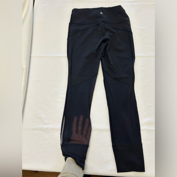 Lululemon Cropped Running Leggings - Size 6 - Picture 8 of 13